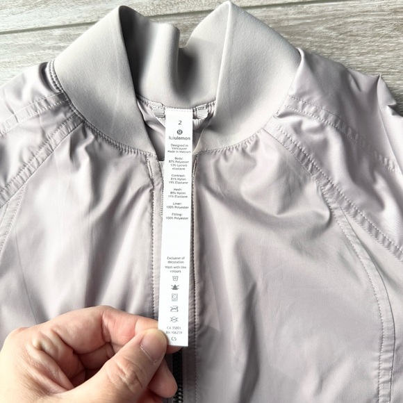 Lululemon Trace Back Bomber in Dark Chrome - Picture 10 of 16